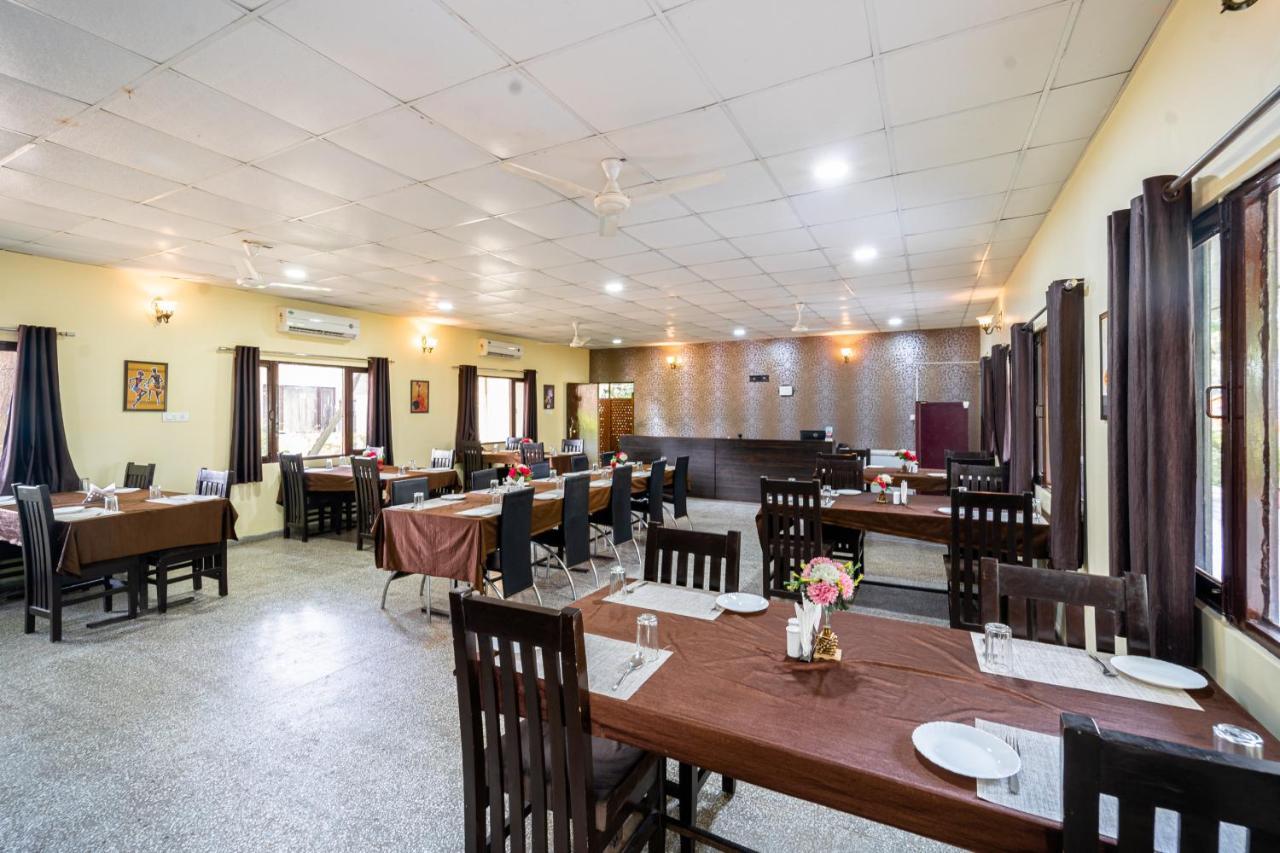 Narmada Hills Resort Omkareshwar Exterior foto